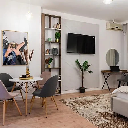 Chic Living In The Heart Of Bucharest: Piata Natiunilor Unite Bucharest