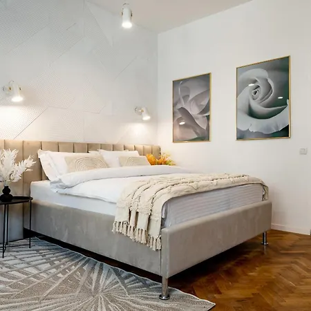 Chic Living In The Heart Of Bucharest: Piata Natiunilor Unite شقة
